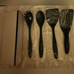 4 piece kitchen utensil set, Spoon, 2 Spatulas, Spaghetti Spoon NEW IN BOX Black